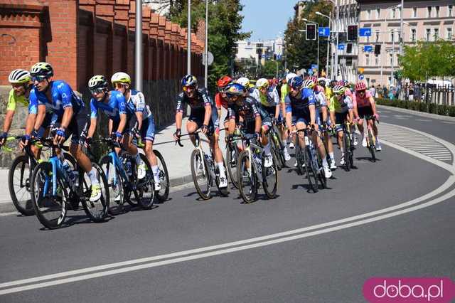 [FOTO] Wielkie emocje od samego startu! Tour de Pologne przejechał przez Świdnicę