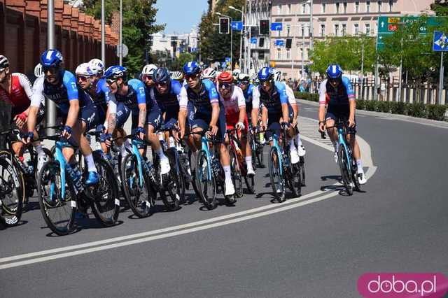 [FOTO] Wielkie emocje od samego startu! Tour de Pologne przejechał przez Świdnicę