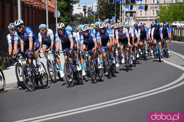 [FOTO] Wielkie emocje od samego startu! Tour de Pologne przejechał przez Świdnicę