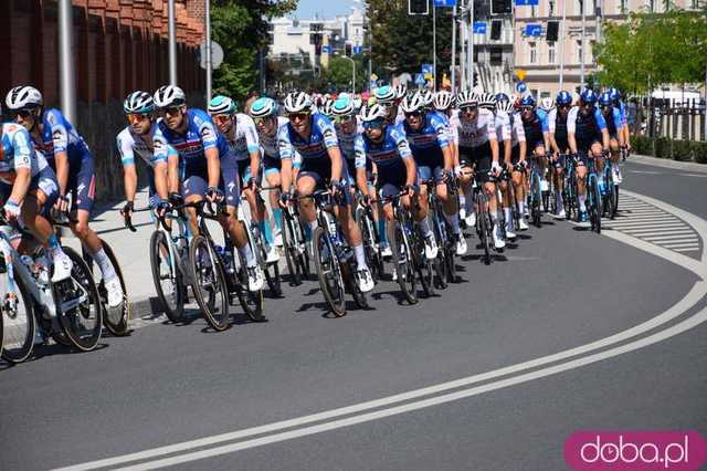 [FOTO] Wielkie emocje od samego startu! Tour de Pologne przejechał przez Świdnicę