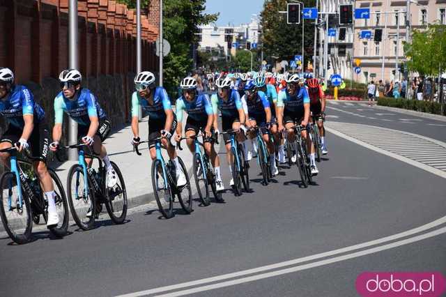 [FOTO] Wielkie emocje od samego startu! Tour de Pologne przejechał przez Świdnicę
