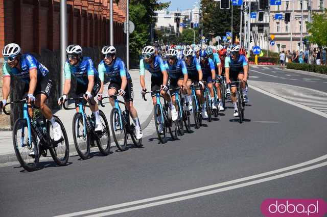 [FOTO] Wielkie emocje od samego startu! Tour de Pologne przejechał przez Świdnicę