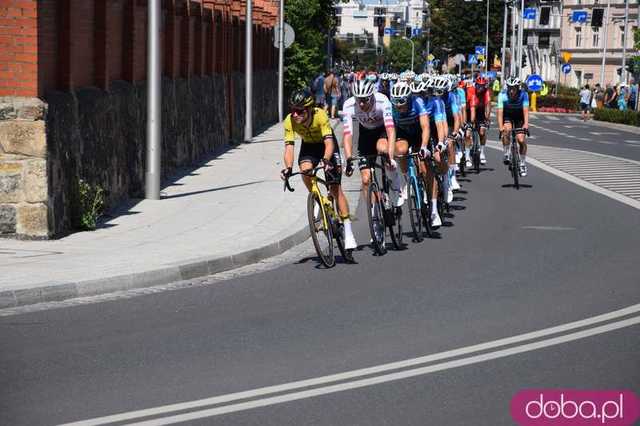 [FOTO] Wielkie emocje od samego startu! Tour de Pologne przejechał przez Świdnicę
