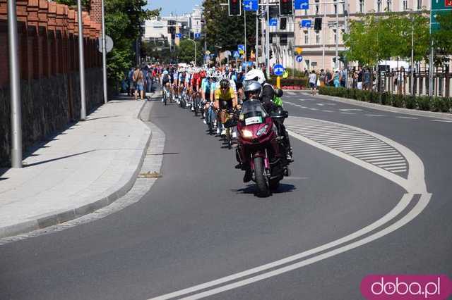 [FOTO] Wielkie emocje od samego startu! Tour de Pologne przejechał przez Świdnicę