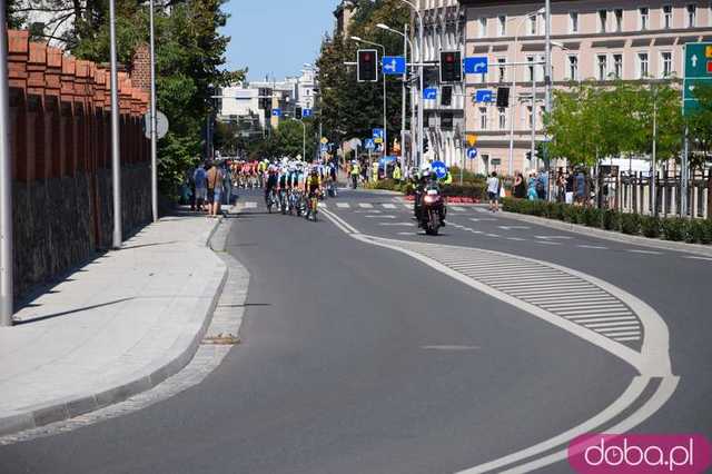 [FOTO] Wielkie emocje od samego startu! Tour de Pologne przejechał przez Świdnicę