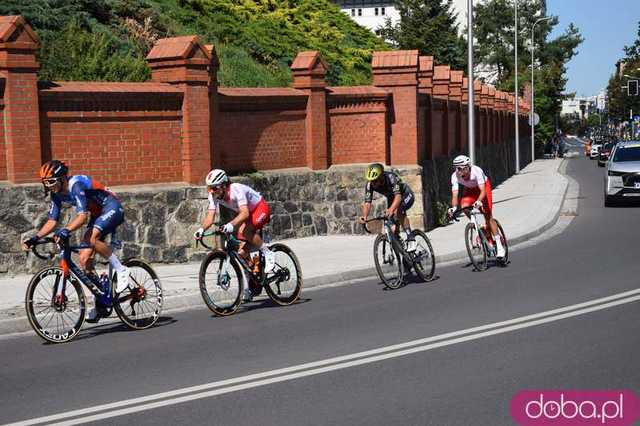 [FOTO] Wielkie emocje od samego startu! Tour de Pologne przejechał przez Świdnicę