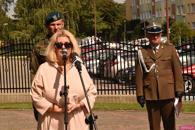 [WIDEO/FOTO] Pieśni, salwa honorowa, apel pamięci i przemówienia. Upamiętnili 104. rocznicę bitwy warszawskiej