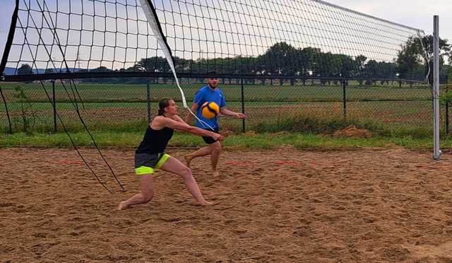 [FOTO] Kontynuują cykl siatkówki plażowej. Znamy zwycięzców kolejnego turnieju