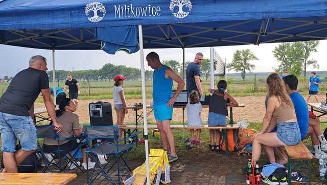 [FOTO] Kontynuują cykl siatkówki plażowej. Znamy zwycięzców kolejnego turnieju