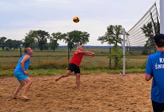 [FOTO] Kontynuują cykl siatkówki plażowej. Znamy zwycięzców kolejnego turnieju