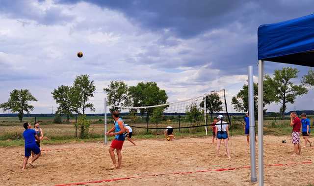 [FOTO] Kontynuują cykl siatkówki plażowej. Znamy zwycięzców kolejnego turnieju