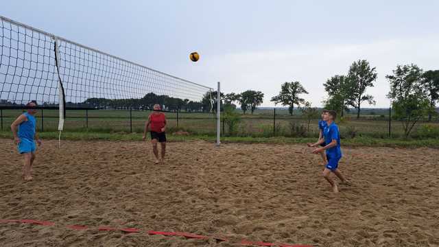[FOTO] Kontynuują cykl siatkówki plażowej. Znamy zwycięzców kolejnego turnieju