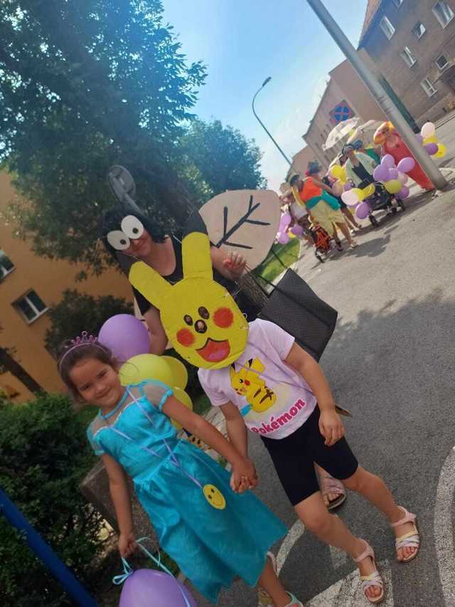 [FOTO] Łączyli pokolenia i dzielili się radością. Wesoły marsz przeszedł po raz drugi ulicami miasta