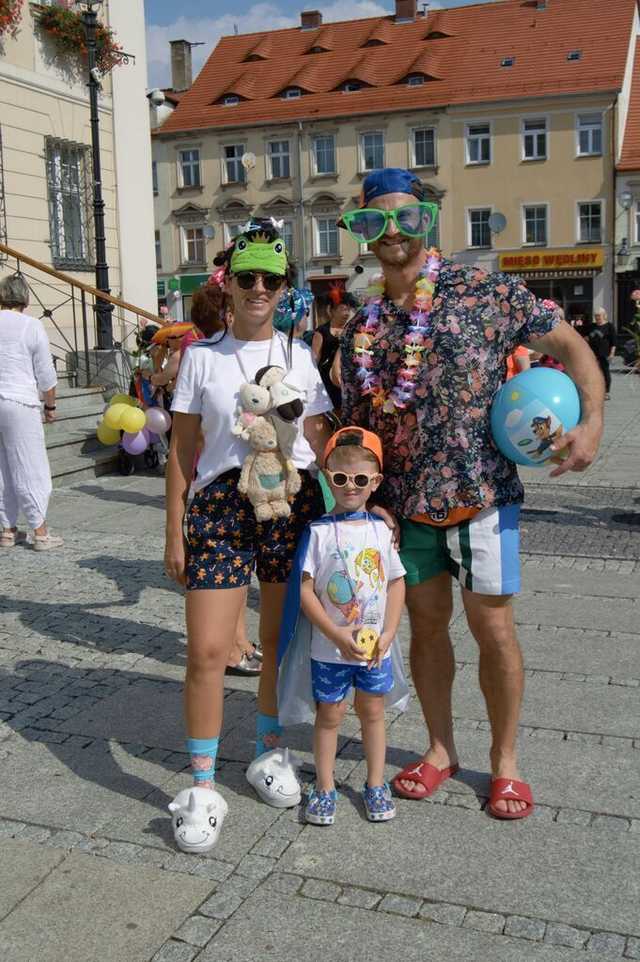 [FOTO] Łączyli pokolenia i dzielili się radością. Wesoły marsz przeszedł po raz drugi ulicami miasta
