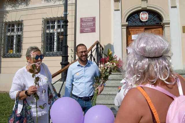 [FOTO] Łączyli pokolenia i dzielili się radością. Wesoły marsz przeszedł po raz drugi ulicami miasta