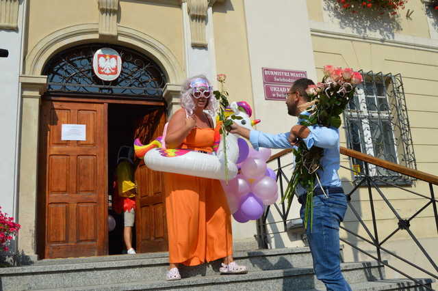 [FOTO] Łączyli pokolenia i dzielili się radością. Wesoły marsz przeszedł po raz drugi ulicami miasta