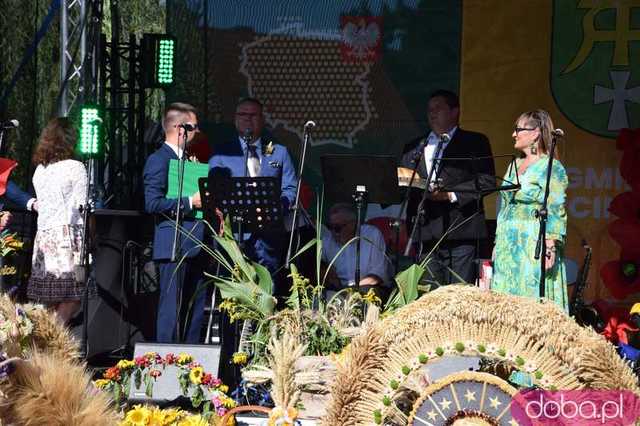 [FOTO] Już po żniwach, więc czas na świętowanie! Trwają huczne dożynki w gminie Marcinowice. Zobacz zdjęcia
