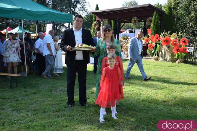 [FOTO] Już po żniwach, więc czas na świętowanie! Trwają huczne dożynki w gminie Marcinowice. Zobacz zdjęcia