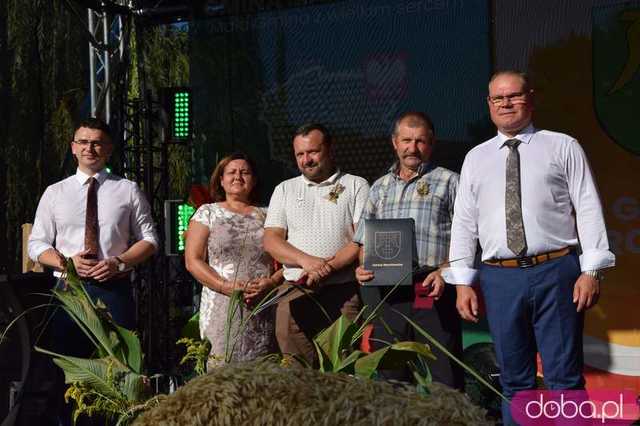 [FOTO] Już po żniwach, więc czas na świętowanie! Trwają huczne dożynki w gminie Marcinowice. Zobacz zdjęcia
