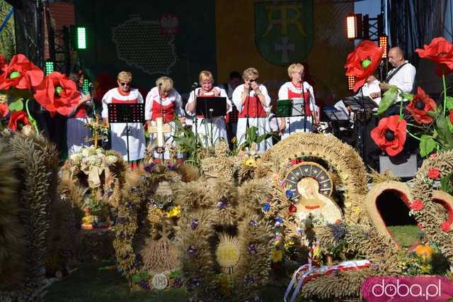 [FOTO] Już po żniwach, więc czas na świętowanie! Trwają huczne dożynki w gminie Marcinowice. Zobacz zdjęcia
