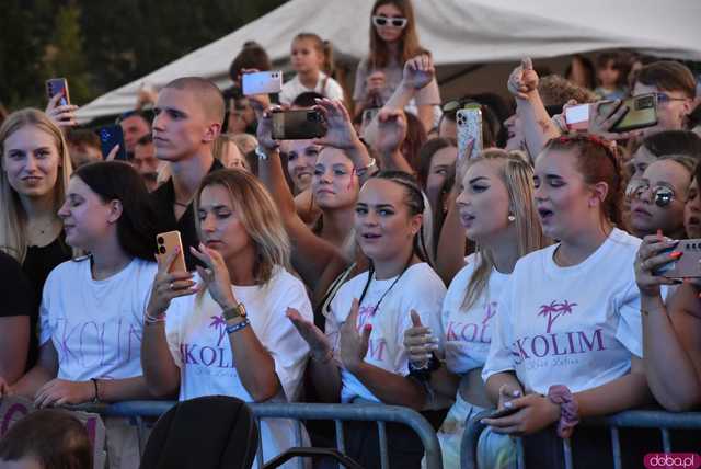 [WIDEO/DUŻO ZDJĘĆ] Prawdziwe tłumy na koncercie Skolima podczas Dożynek Gminnych w Kłaczynie