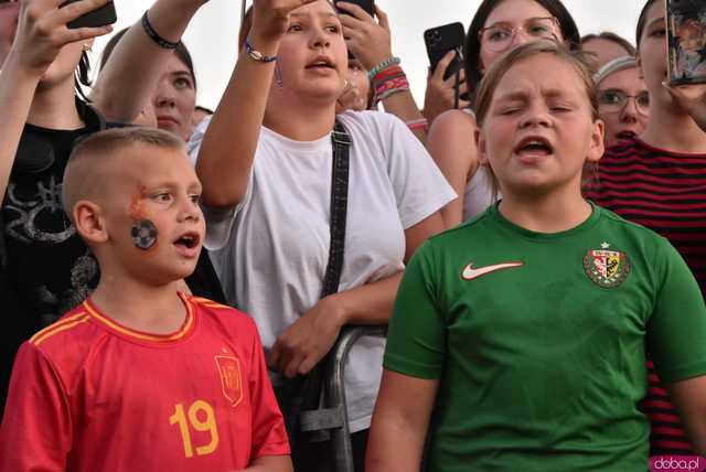 [WIDEO/DUŻO ZDJĘĆ] Prawdziwe tłumy na koncercie Skolima podczas Dożynek Gminnych w Kłaczynie