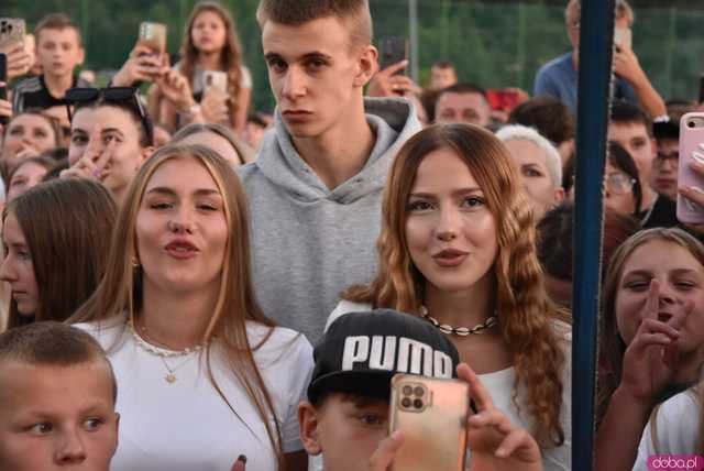 [WIDEO/DUŻO ZDJĘĆ] Prawdziwe tłumy na koncercie Skolima podczas Dożynek Gminnych w Kłaczynie