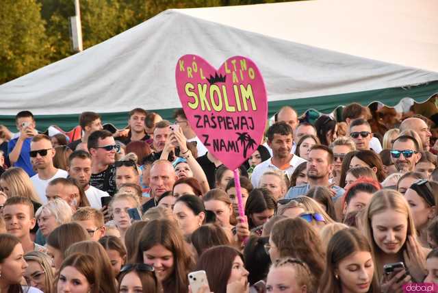 [WIDEO/DUŻO ZDJĘĆ] Prawdziwe tłumy na koncercie Skolima podczas Dożynek Gminnych w Kłaczynie