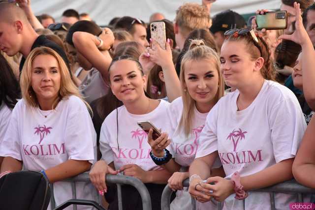 [WIDEO/DUŻO ZDJĘĆ] Prawdziwe tłumy na koncercie Skolima podczas Dożynek Gminnych w Kłaczynie
