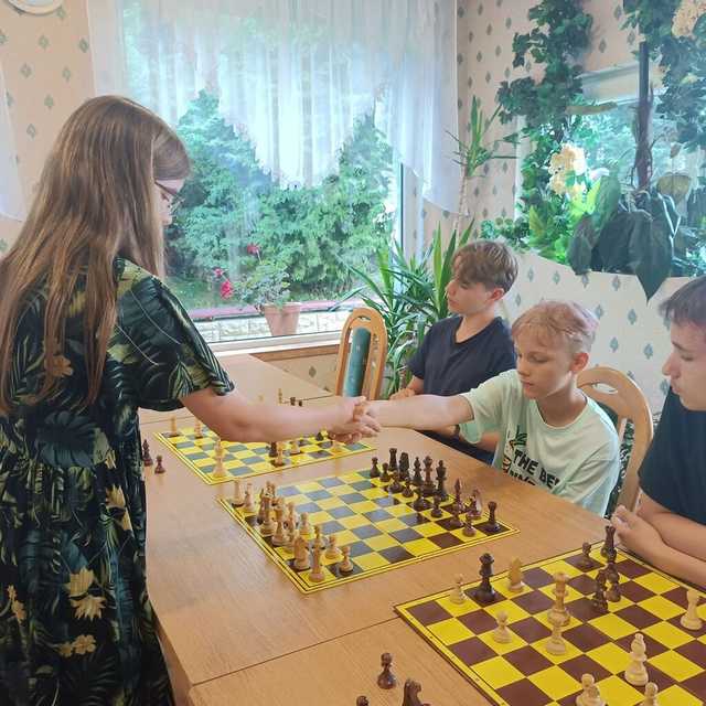 [FOTO] Młodzi szachiści z żarowskiego Gońca uczestniczyli w obozie szachowym w Polanicy-Zdroju