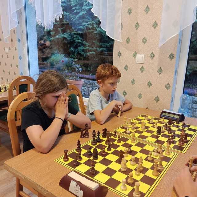 [FOTO] Młodzi szachiści z żarowskiego Gońca uczestniczyli w obozie szachowym w Polanicy-Zdroju
