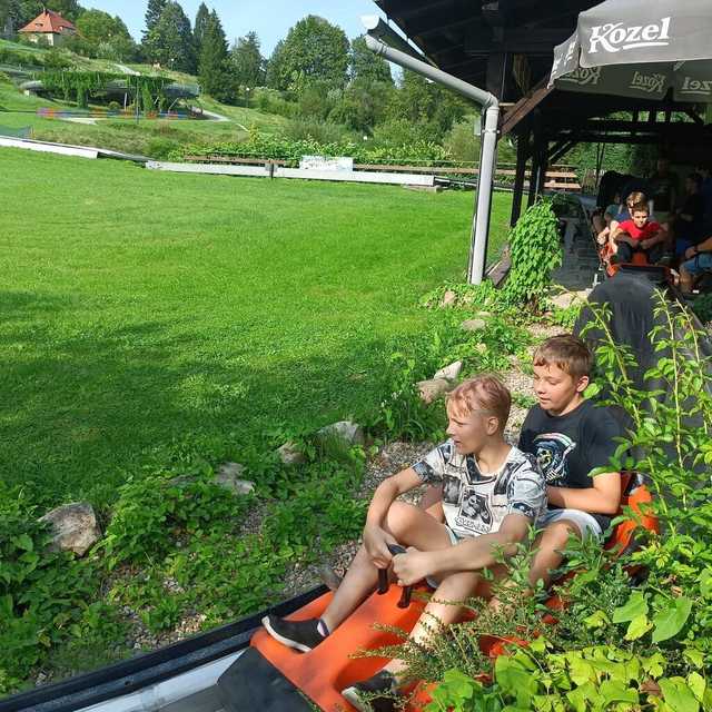 [FOTO] Młodzi szachiści z żarowskiego Gońca uczestniczyli w obozie szachowym w Polanicy-Zdroju