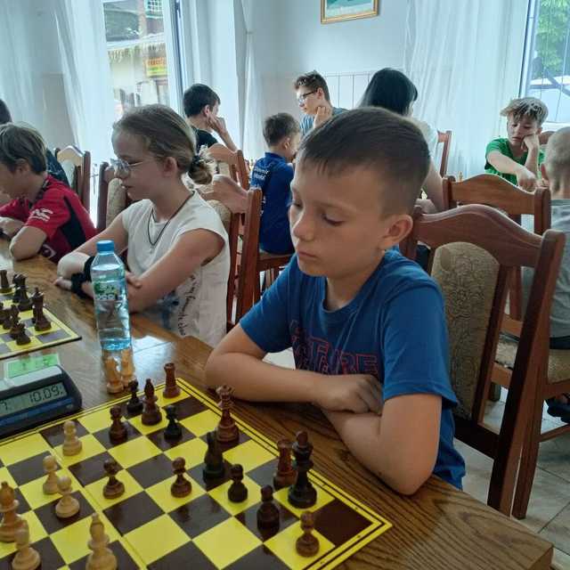 [FOTO] Młodzi szachiści z żarowskiego Gońca uczestniczyli w obozie szachowym w Polanicy-Zdroju