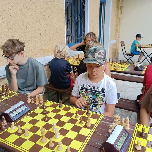 [FOTO] Młodzi szachiści z żarowskiego Gońca uczestniczyli w obozie szachowym w Polanicy-Zdroju