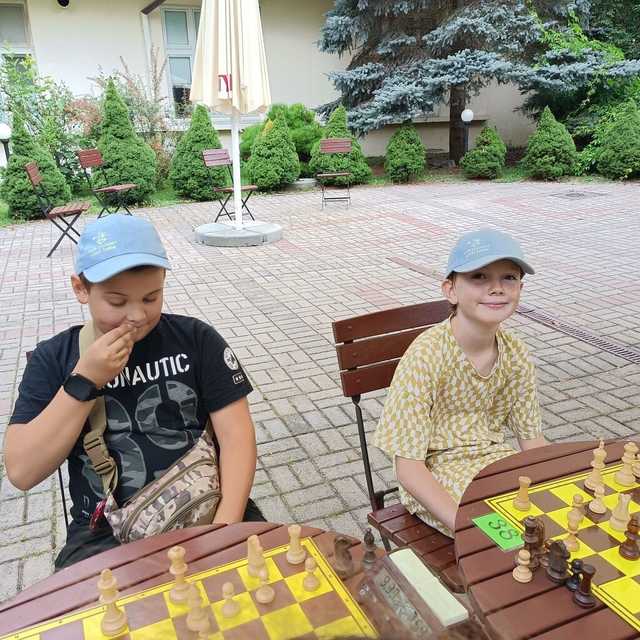 [FOTO] Młodzi szachiści z żarowskiego Gońca uczestniczyli w obozie szachowym w Polanicy-Zdroju