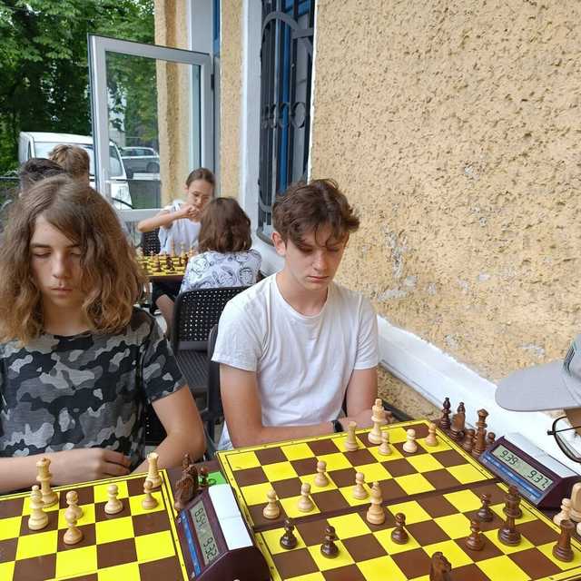 [FOTO] Młodzi szachiści z żarowskiego Gońca uczestniczyli w obozie szachowym w Polanicy-Zdroju
