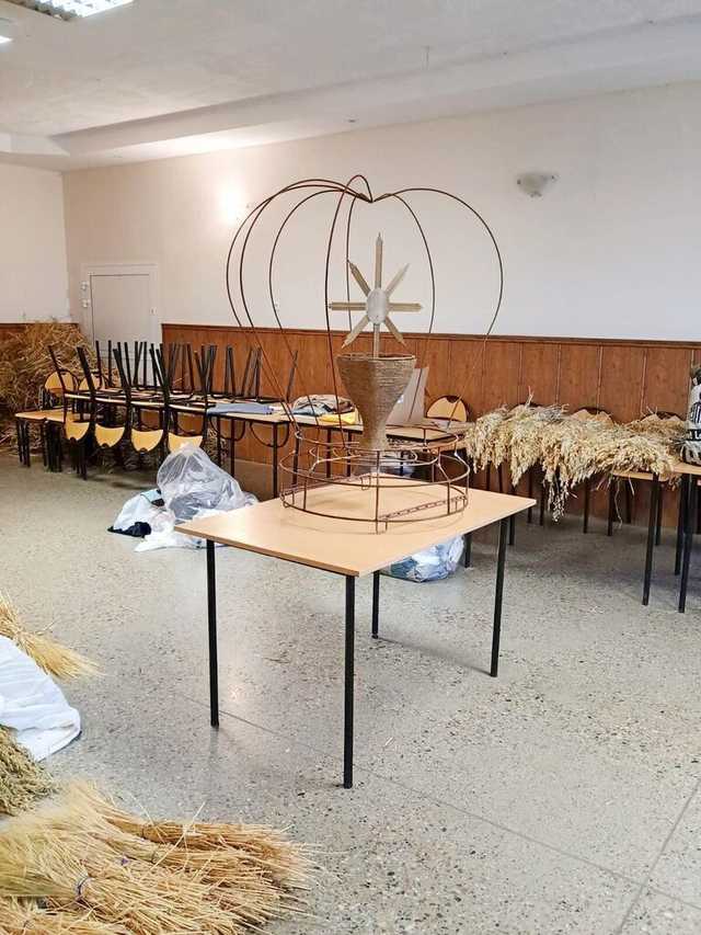 [FOTO] Mieszkańcy gminy Żarów przygotowują dożynkowe wieńce 