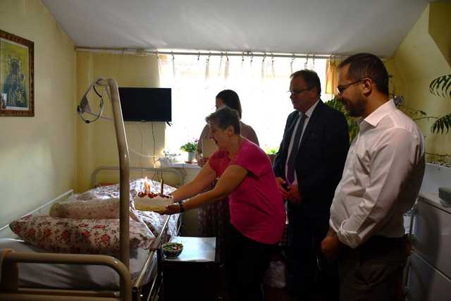 [FOTO] Pani Janina obchodziła setne urodziny. W ten wyjątkowy dzień odwiedziły ją władze miasta