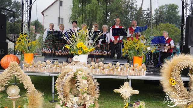 FOTO] Czas podziękowań i zabawy: dożynki gminne za nami