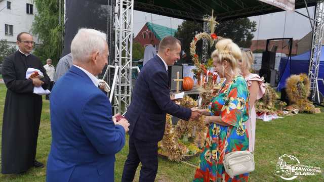 FOTO] Czas podziękowań i zabawy: dożynki gminne za nami