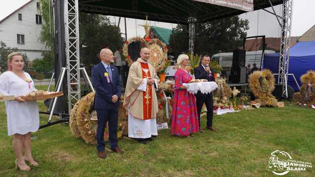 FOTO] Czas podziękowań i zabawy: dożynki gminne za nami