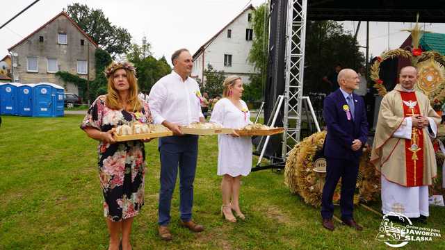 FOTO] Czas podziękowań i zabawy: dożynki gminne za nami
