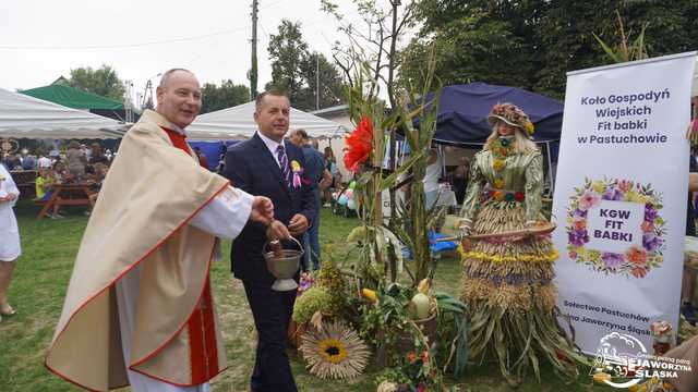 FOTO] Czas podziękowań i zabawy: dożynki gminne za nami