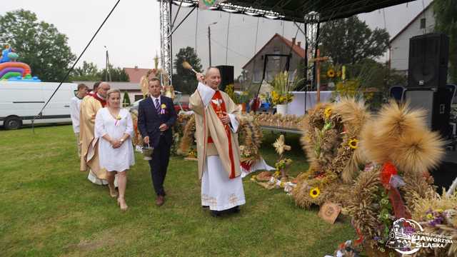 FOTO] Czas podziękowań i zabawy: dożynki gminne za nami