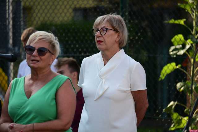[FOTO] Koniec wakacyjnej laby! Uczniowie ósemki powitali nowy rok szkolny