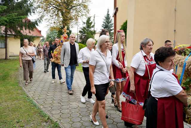 [FOTO] Mieszkańcy Pszenna podziękowali za plony