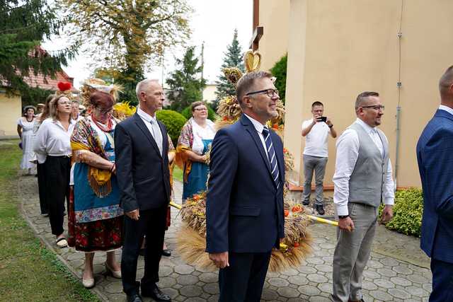 [FOTO] Mieszkańcy Pszenna podziękowali za plony