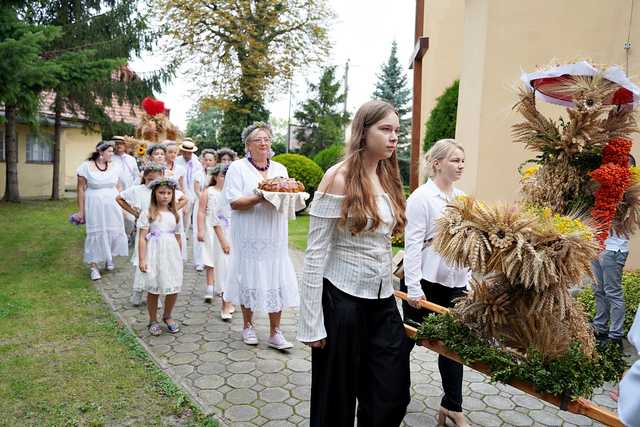 [FOTO] Mieszkańcy Pszenna podziękowali za plony