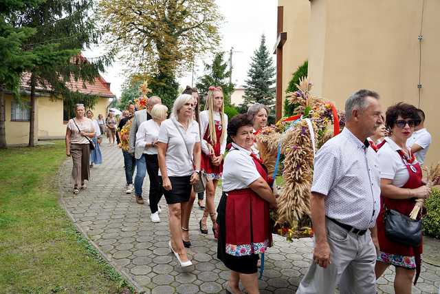 [FOTO] Mieszkańcy Pszenna podziękowali za plony