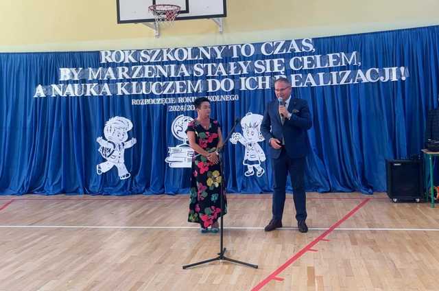 [FOTO] Uczniowie z całego powiatu powitali nowy rok szkolny